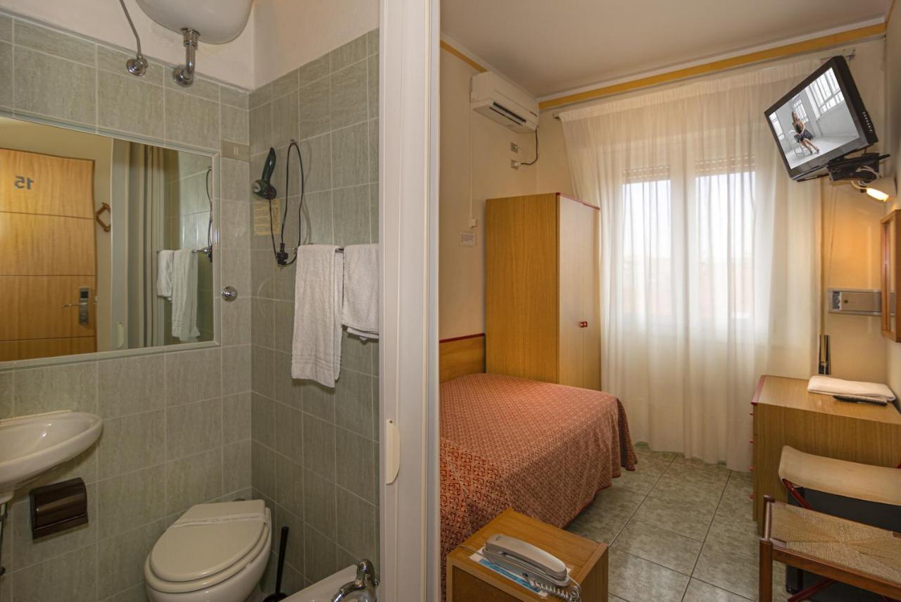 Hotel Dolly Viareggio Exterior foto